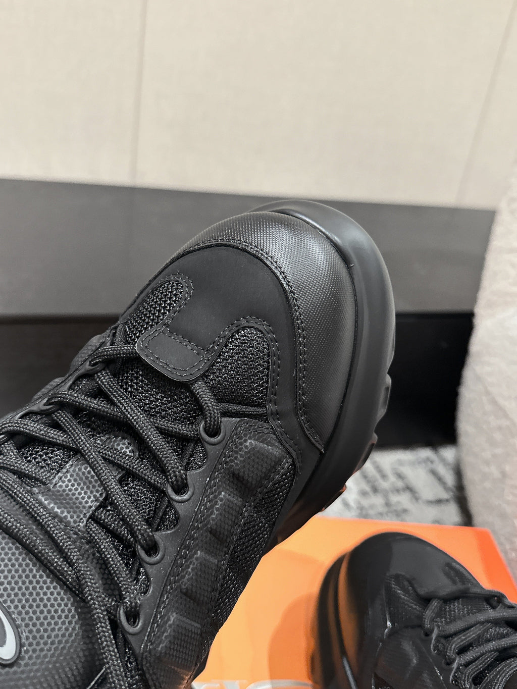 D-Sneakers