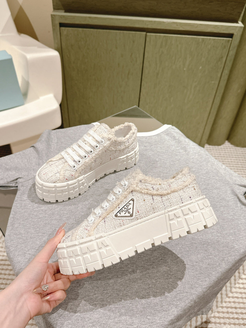 P-Sneakers