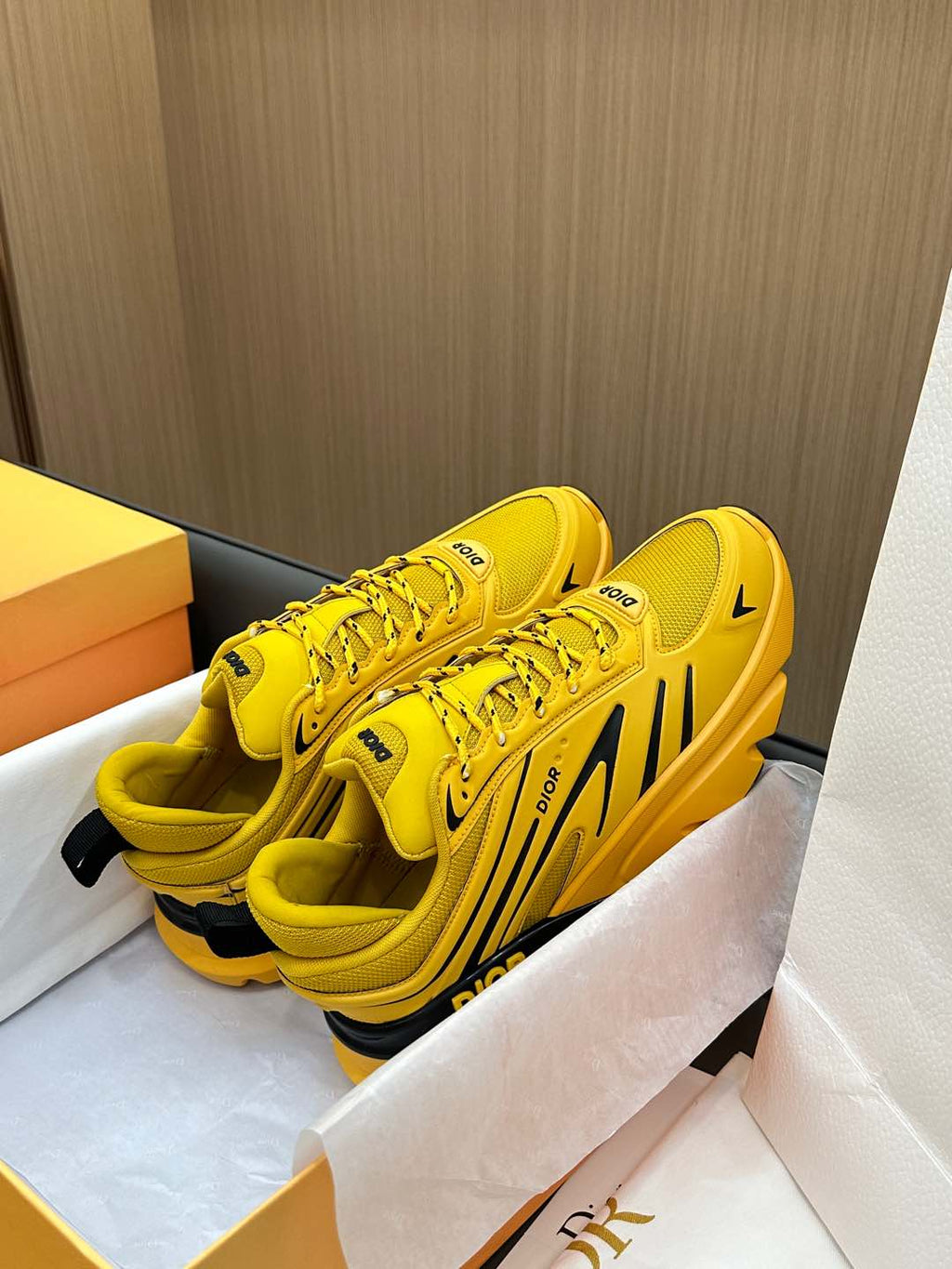 D-Sneakers