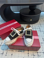 R-Sneakers