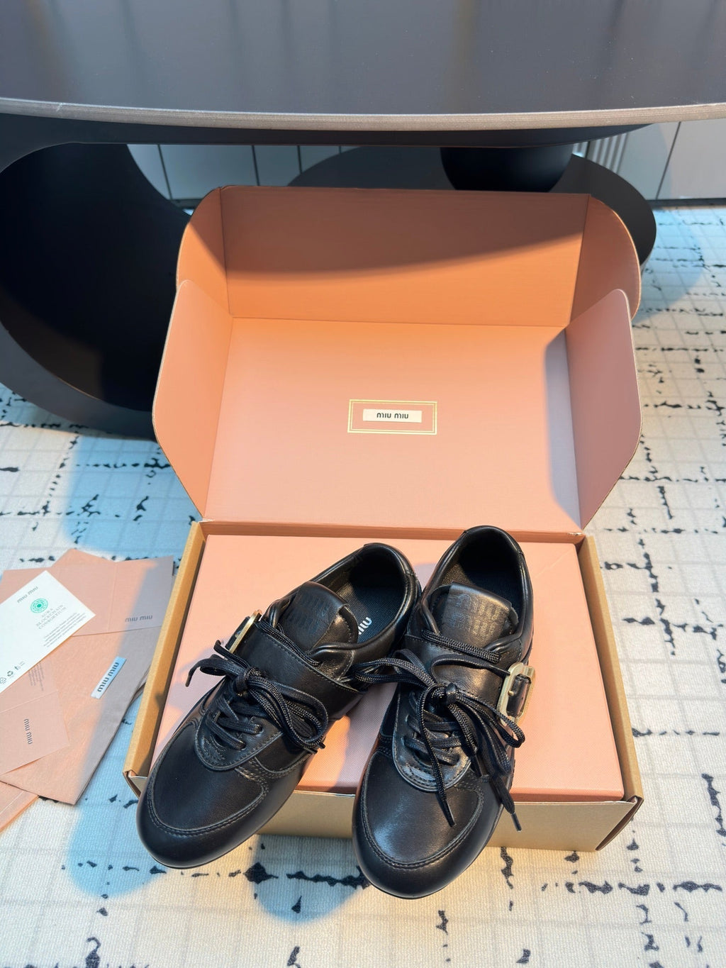 M-Sneakers