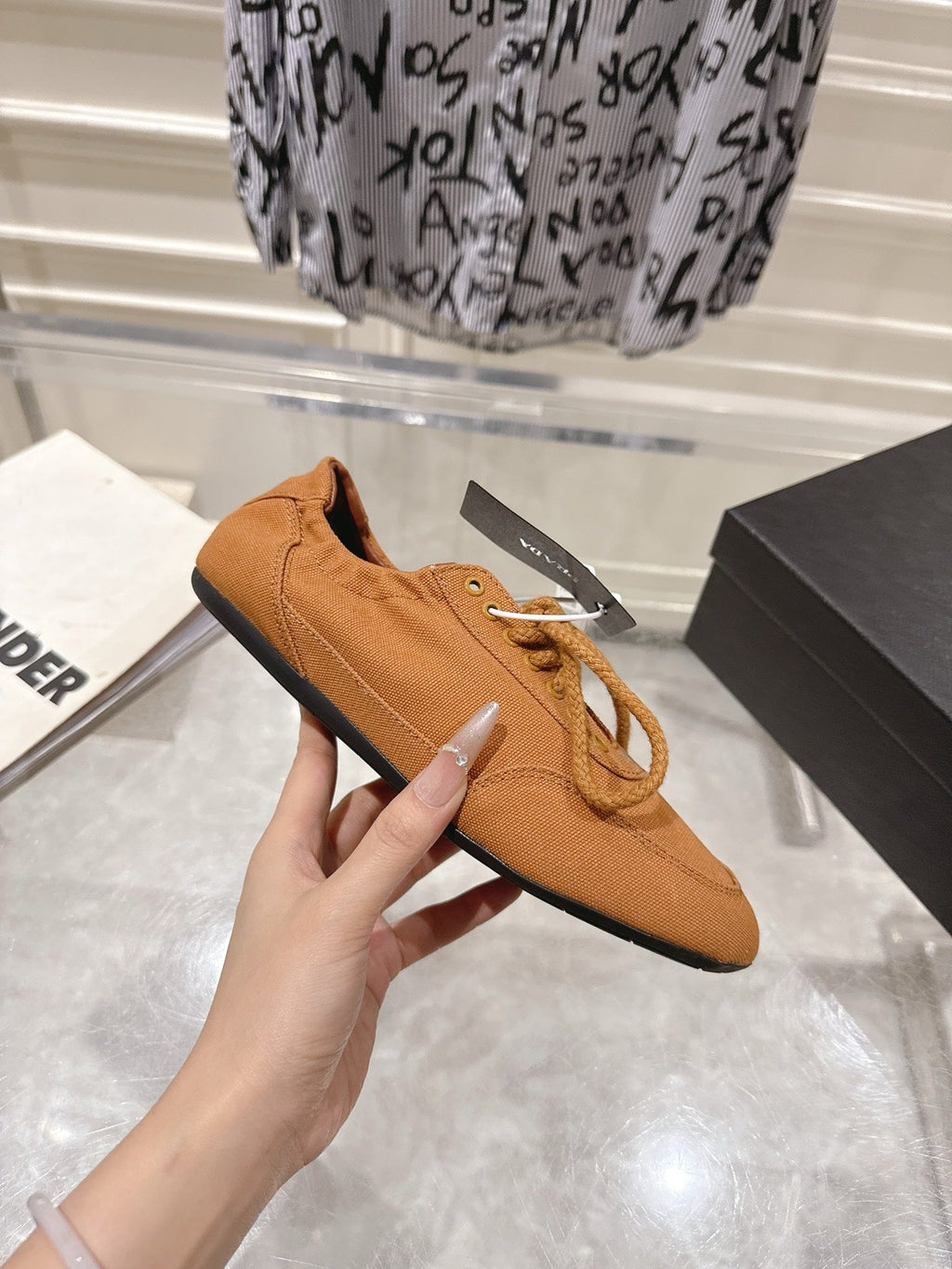 P-Sneakers