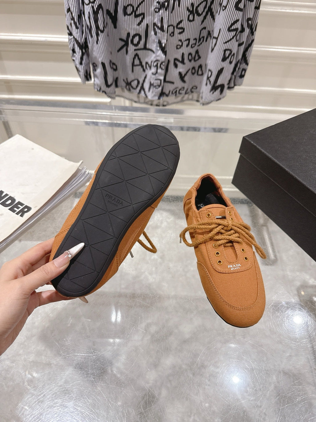 P-Sneakers